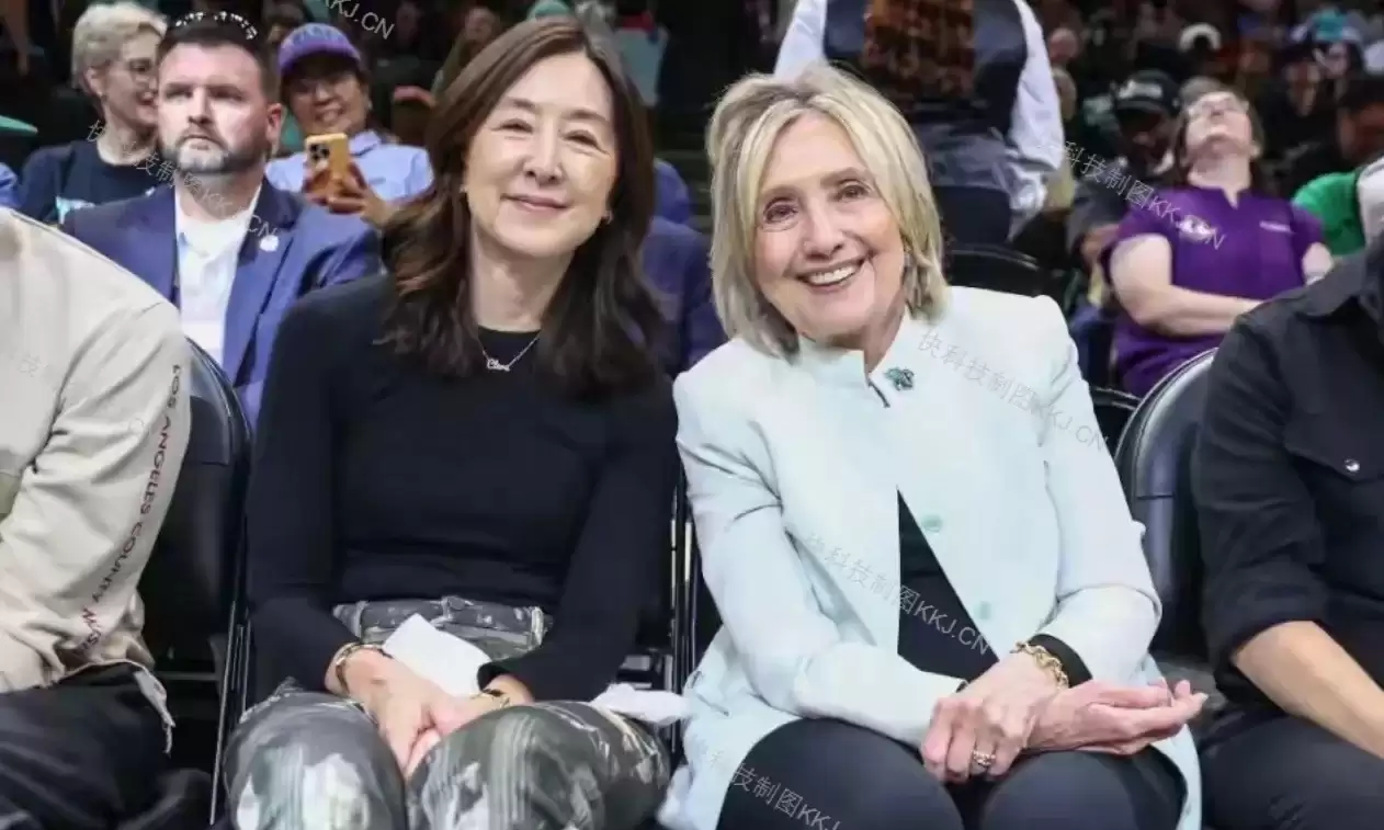 公开亮相！蔡崇信前妻吴明华离婚后现身球场，和希拉里同框交流
