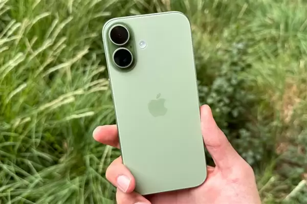 苹果拿下高端手机市场65%的份额：iPhone 17系列功不可没