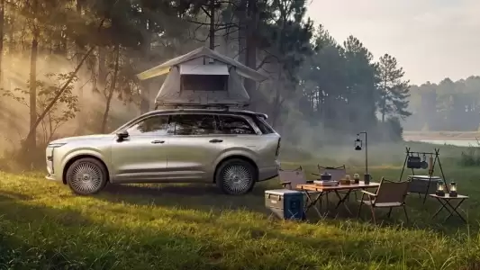 五菱上市10万级新能源SUV，星光L三代同堂幸福感拉满