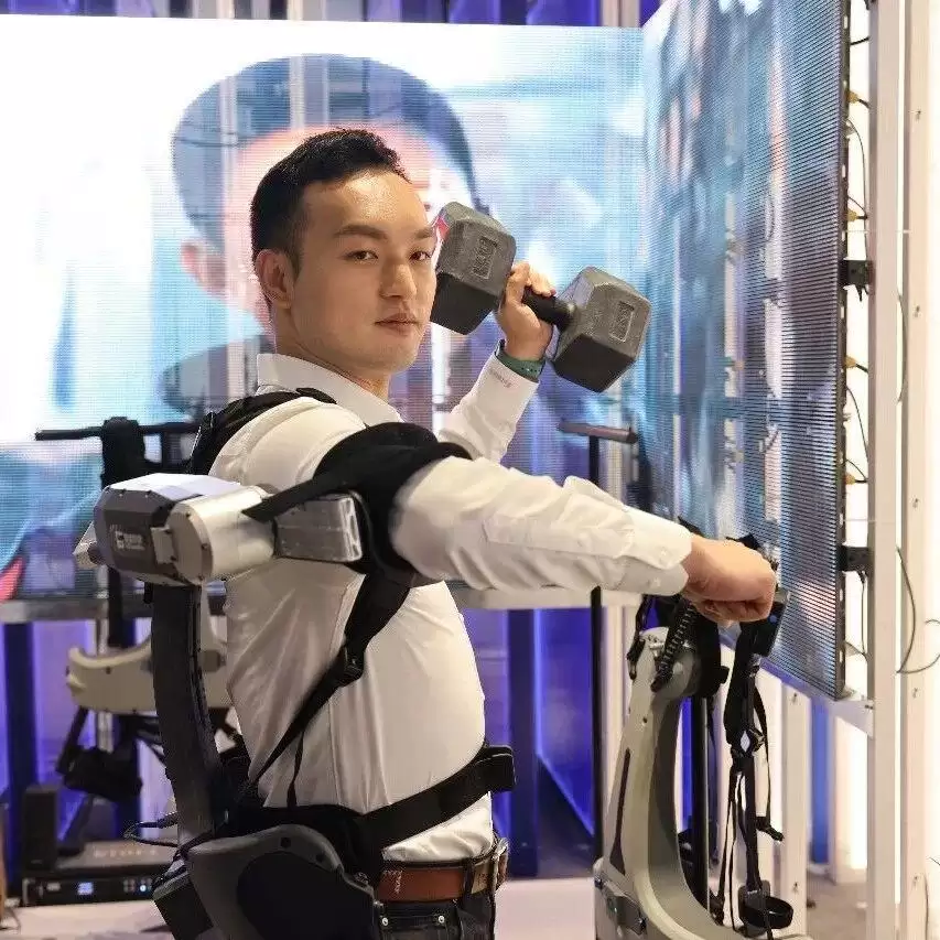 年出货2.6万台、消费占七成，外骨骼机器人会变成大众生意吗？丨智享解读