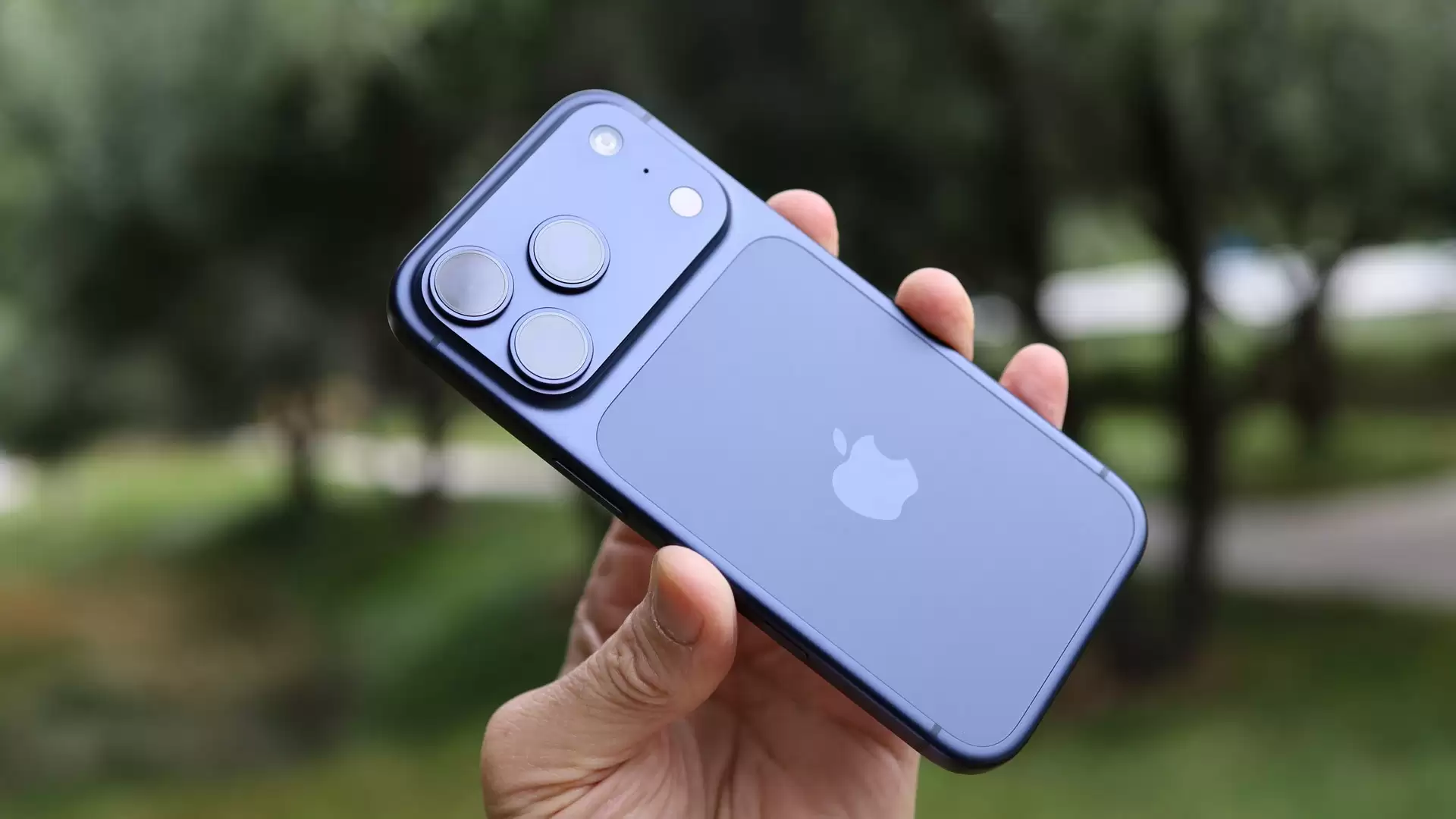 苹果2027开年新机，iPhone 18又是等等党的胜利