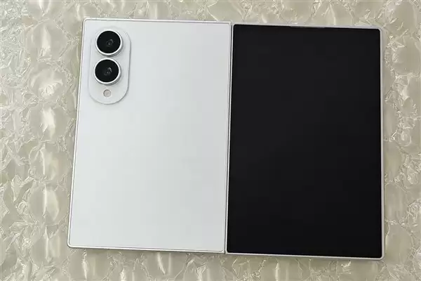 三星2026年发布Z Fold8宽幅折叠旗舰及Z Fli