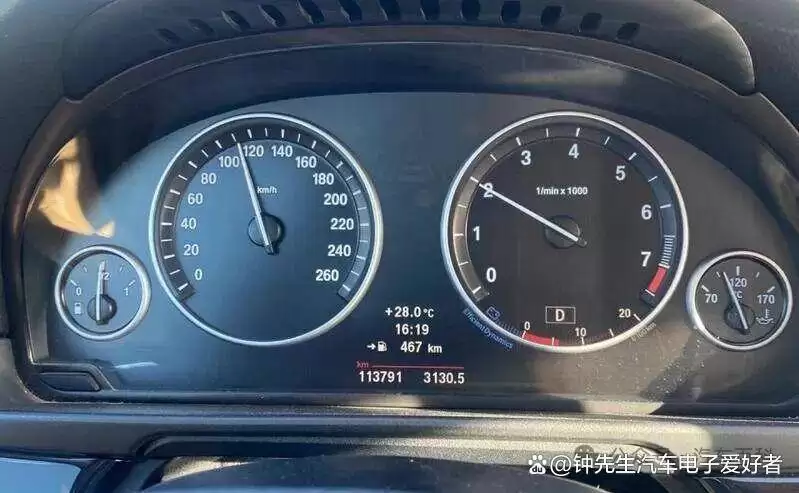车速120时发动机转速差千转 油耗却相近？三个原因揭秘真相