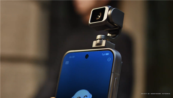 荣耀CEO李健官宣:Robot Phone今年Q3发布!首款机器人手机
