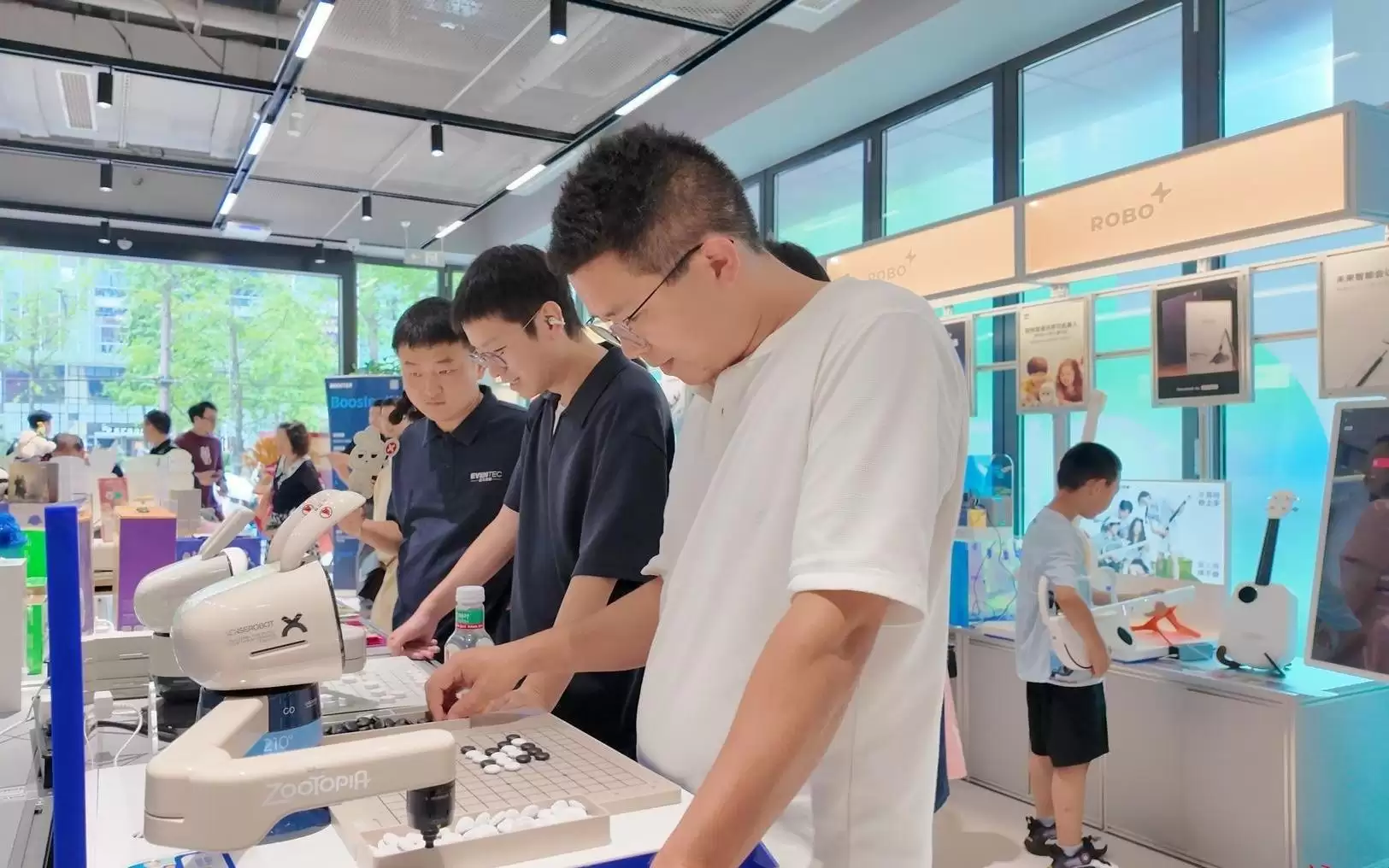 全国首店开业！机器人街区超级场景启动，成都机器人产业迎来重要里程碑