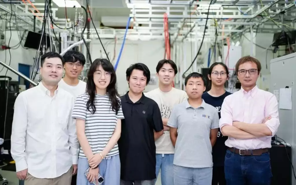 证实高温超导的二维本质，这一高校合作研究成果在自然杂志发表