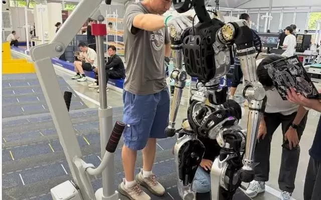 16道障碍考验机器人：从会运动到会适应还有多远