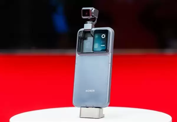 全球首款机器人手机卖9999元起 李健回应荣耀Robot Phone定价：成本压力很大