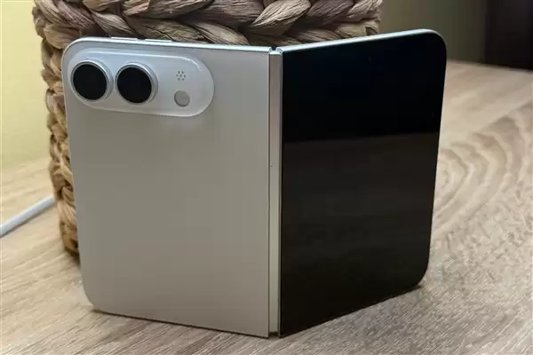 产业链高度重合:苹果首款折叠屏iPhone Ultra平整度看齐OPPO Find N6