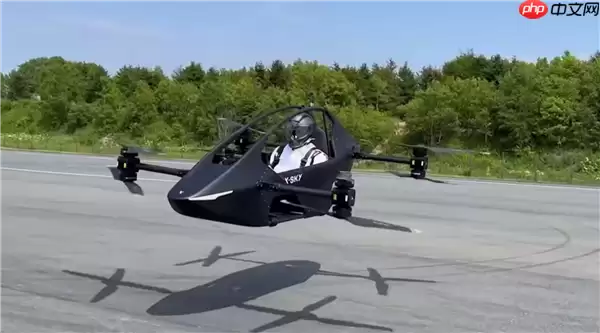 俄罗斯首款飞行载具试飞：时速50km/h 续航20分钟！
