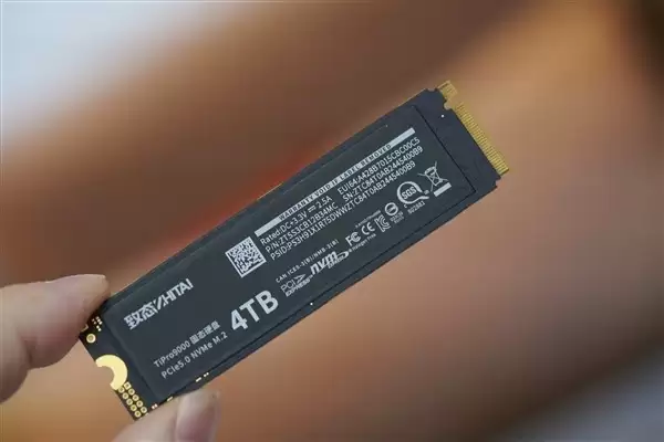 2026年存储价格暴涨：DDR5内存与SSD均价翻倍，装