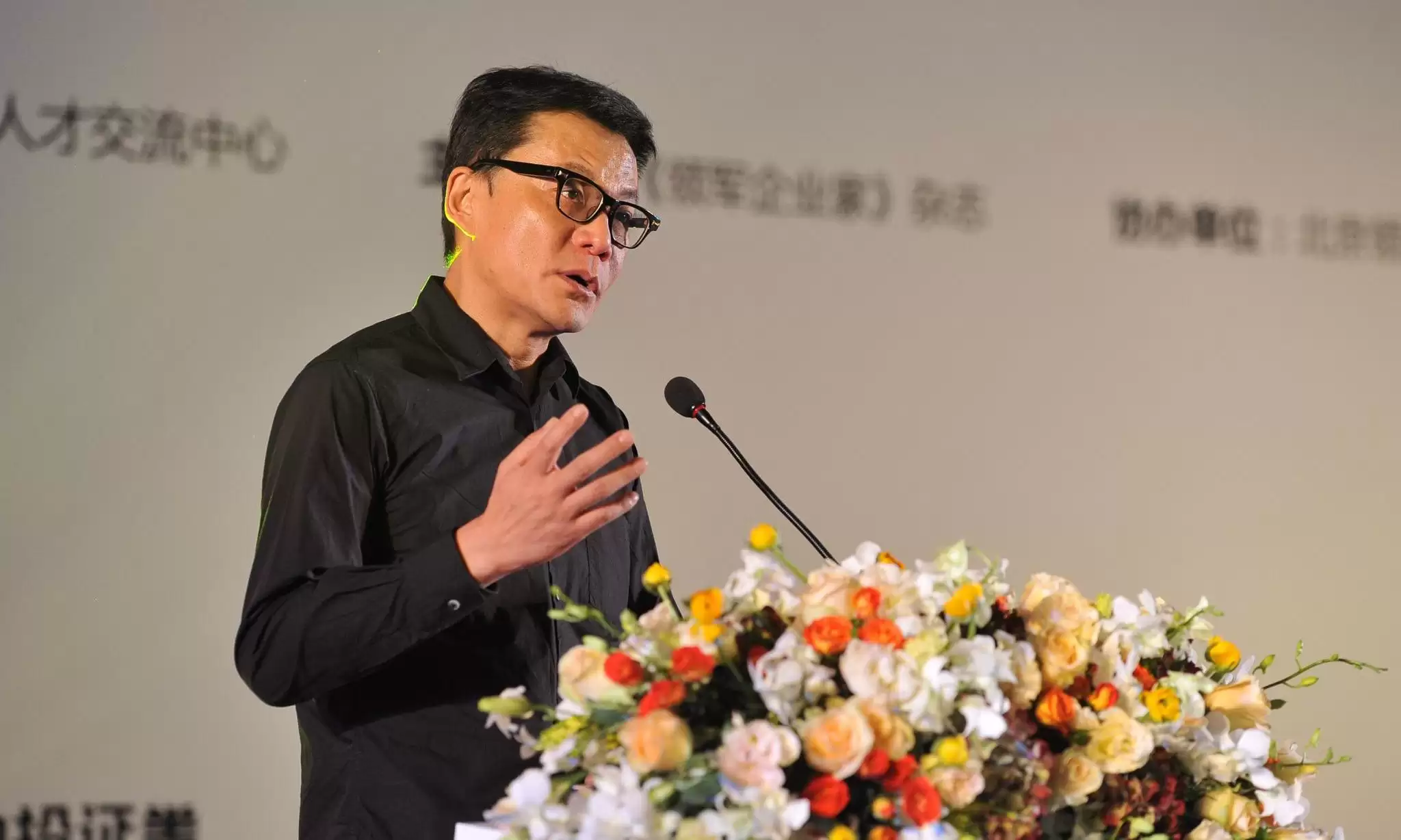 敢当面骂不捐款明星！李国庆捐百万力挺韩红：太佩服了
