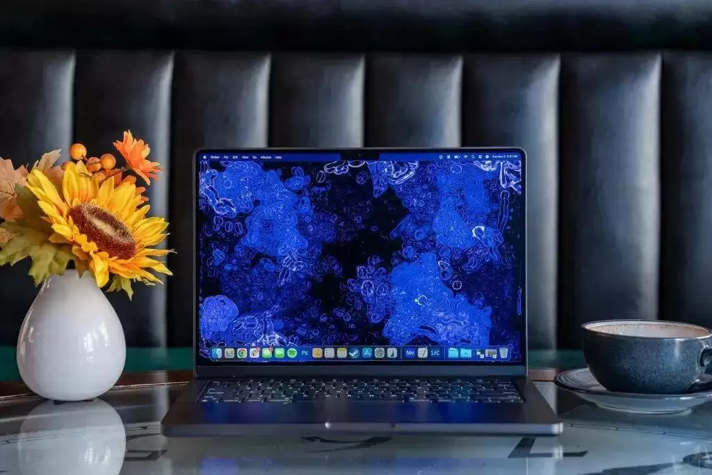 别急着买新MacBook,苹果还藏着AI时代杀手锏