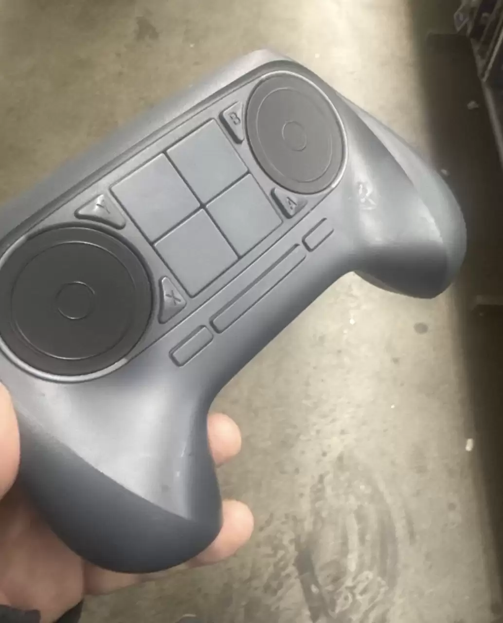 玩家淘到V社初代 Steam 手柄原型机