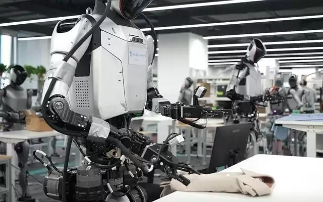 当机器人有了4S店
