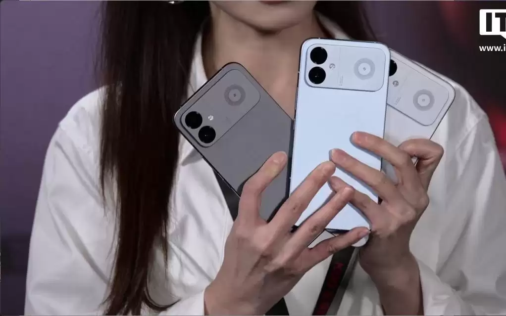 TCL华星官宣独家供屏小米REDMI K90至尊版手机