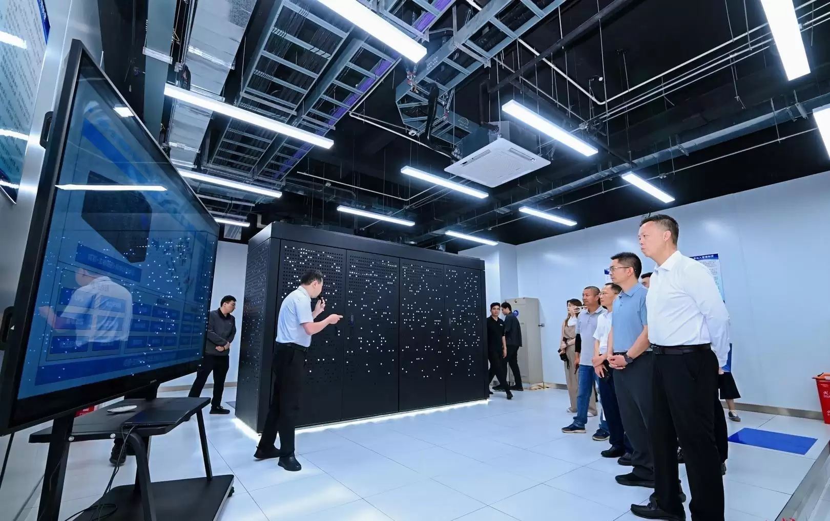 “成都·生物医药·科学计算中心”正式投运