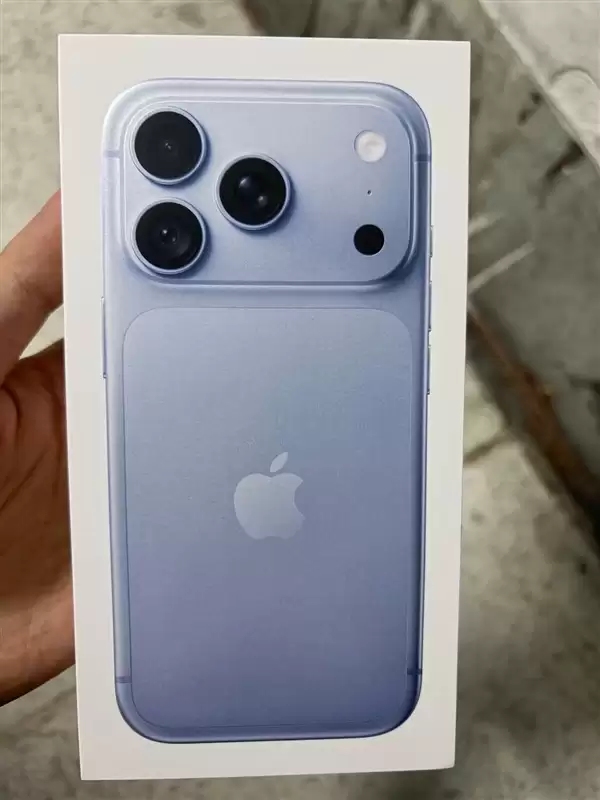 iPhone 18 Pro Max包装盒流出:清新配色撞脸远峰蓝 一秒梦回iPhone 13 Pro