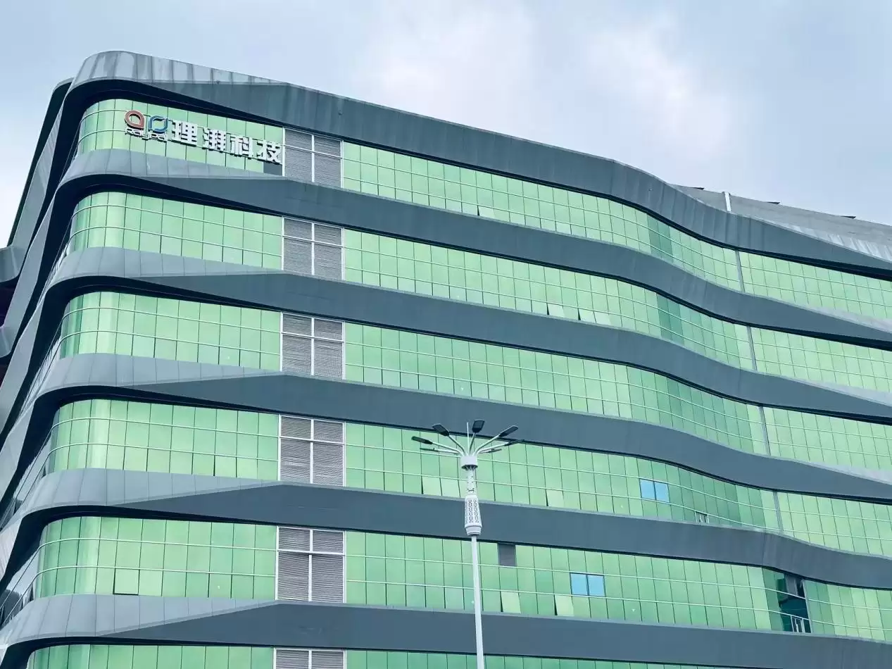 理湃光晶完成B+++轮融资，加速建设百万套级AR光学组件生产基地