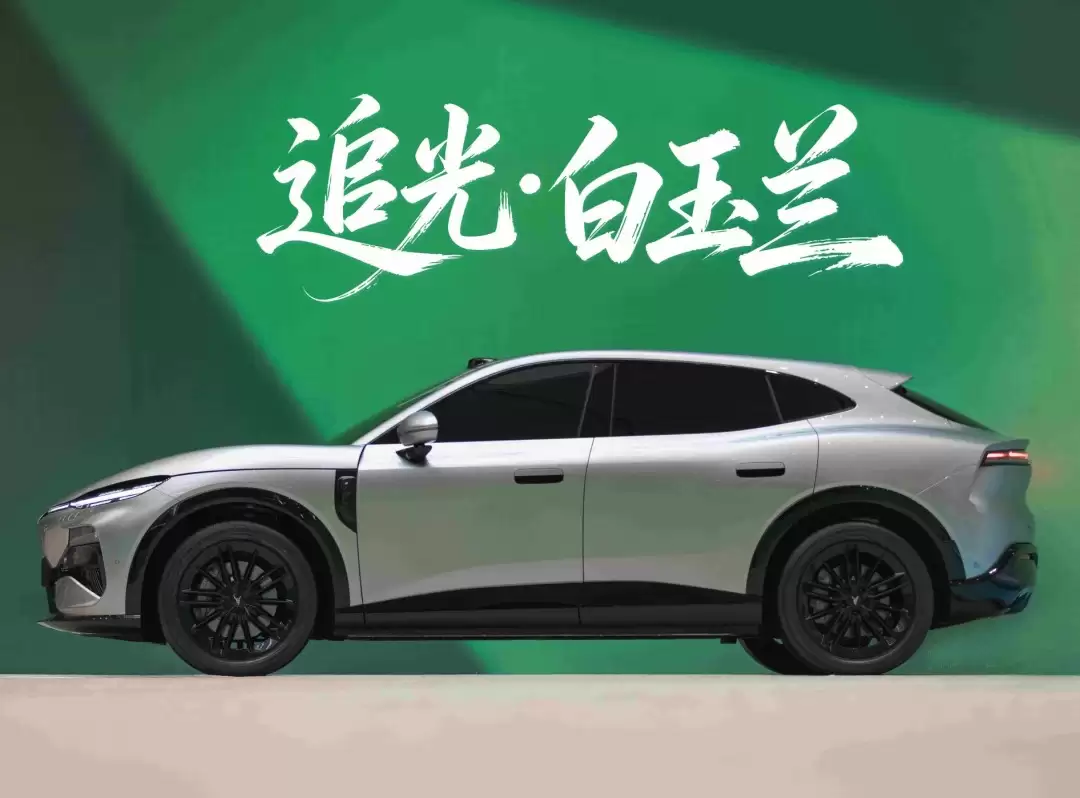 岚图追光S首秀：四激光雷达+475kW双电机，零百加速进3秒级