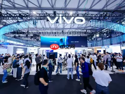 MWC26上海vivo X Fold6亮相，全新「原子工作台」引领折叠AI革新