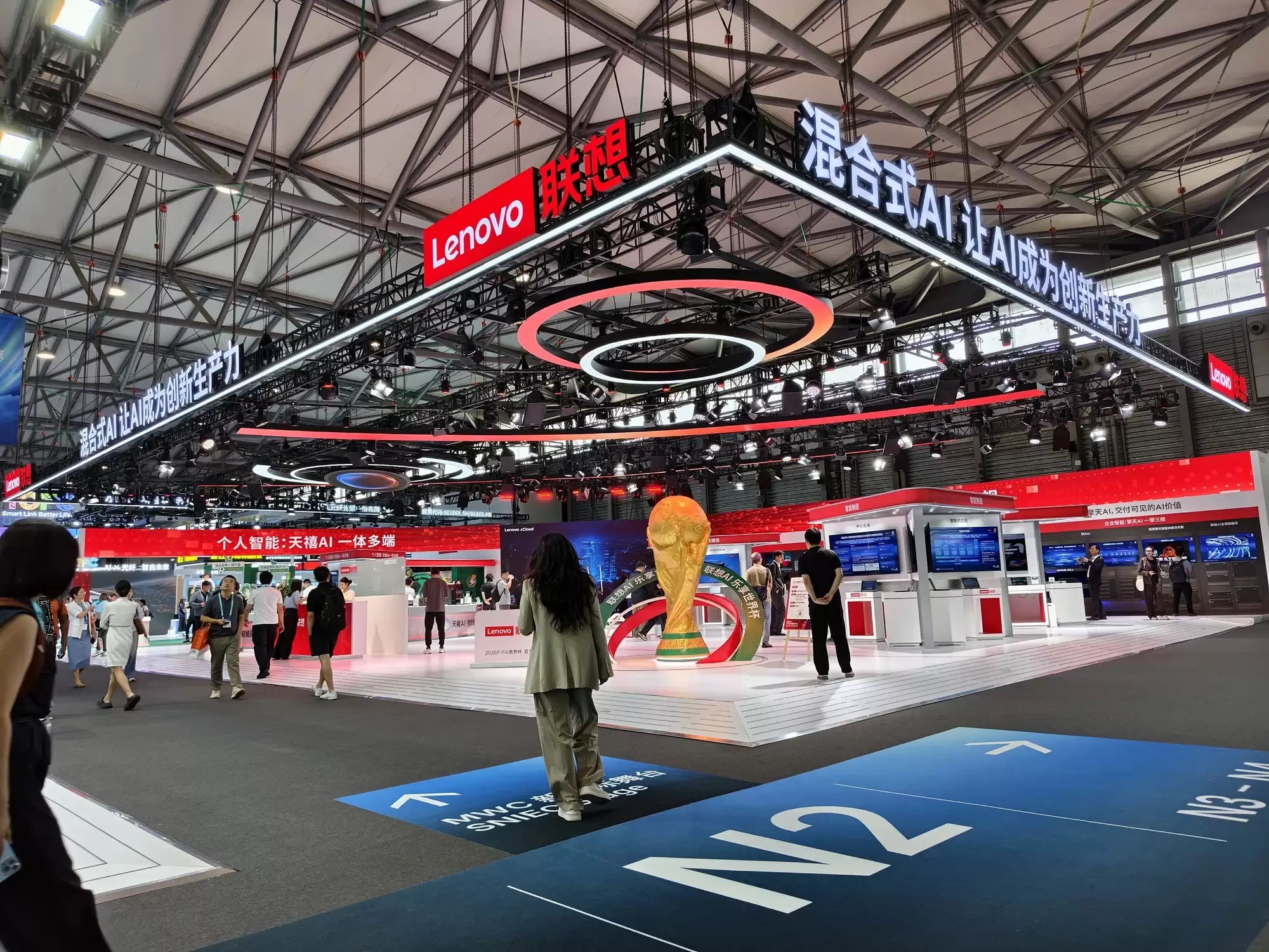 2026上海MWC 联想展台体验 世界杯定制服务携海量新