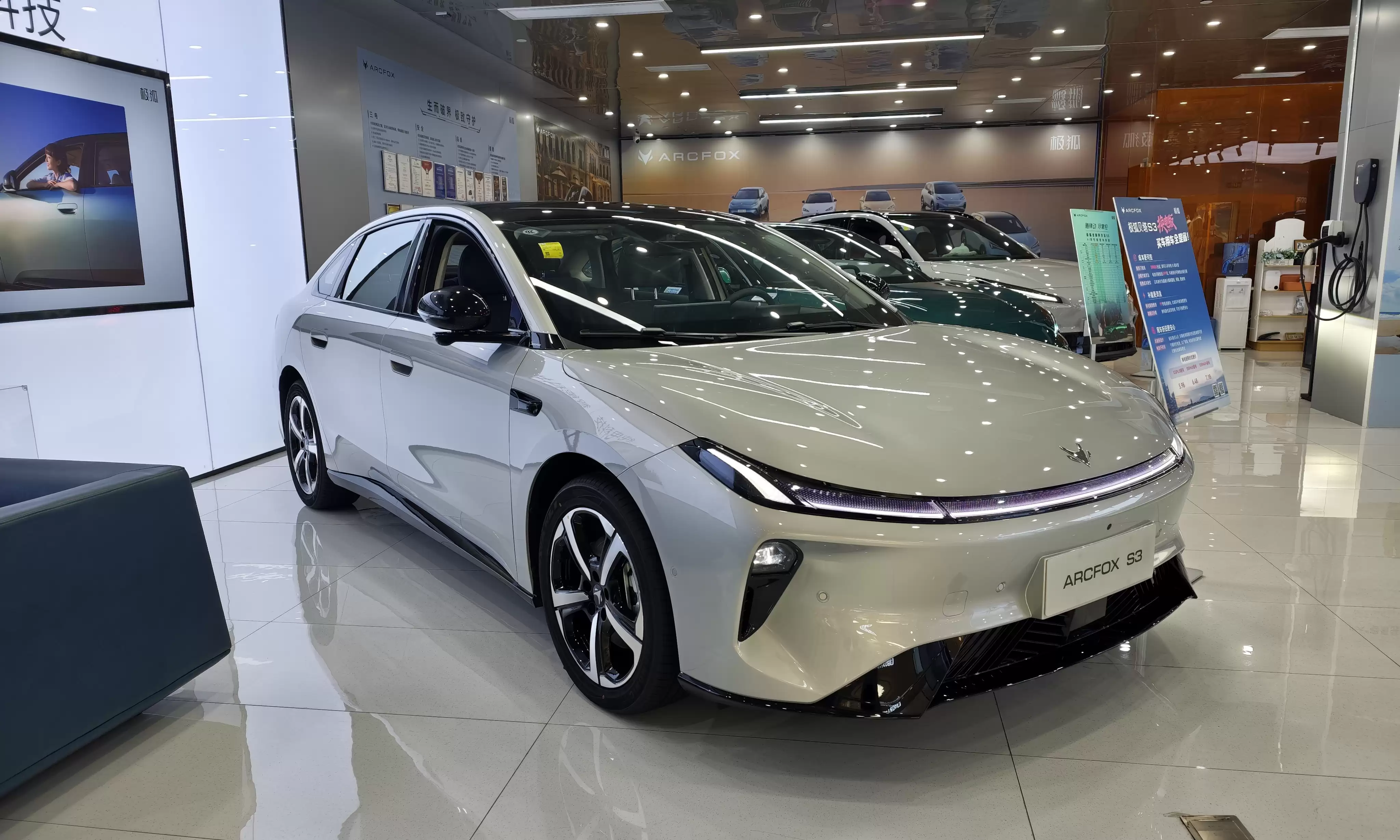 实探极狐贝塔S3：5万多买B+级大车，销售坚称「不做网约车」