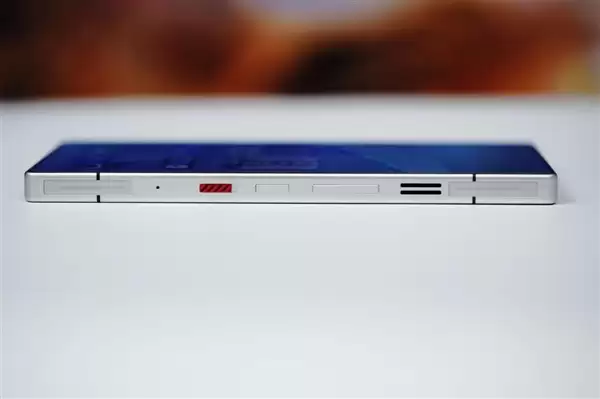 水冷透明机身+真全面屏！红魔 11S Pro+图赏