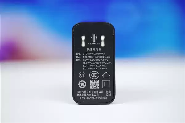 水冷透明机身+真全面屏！红魔 11S Pro+图赏