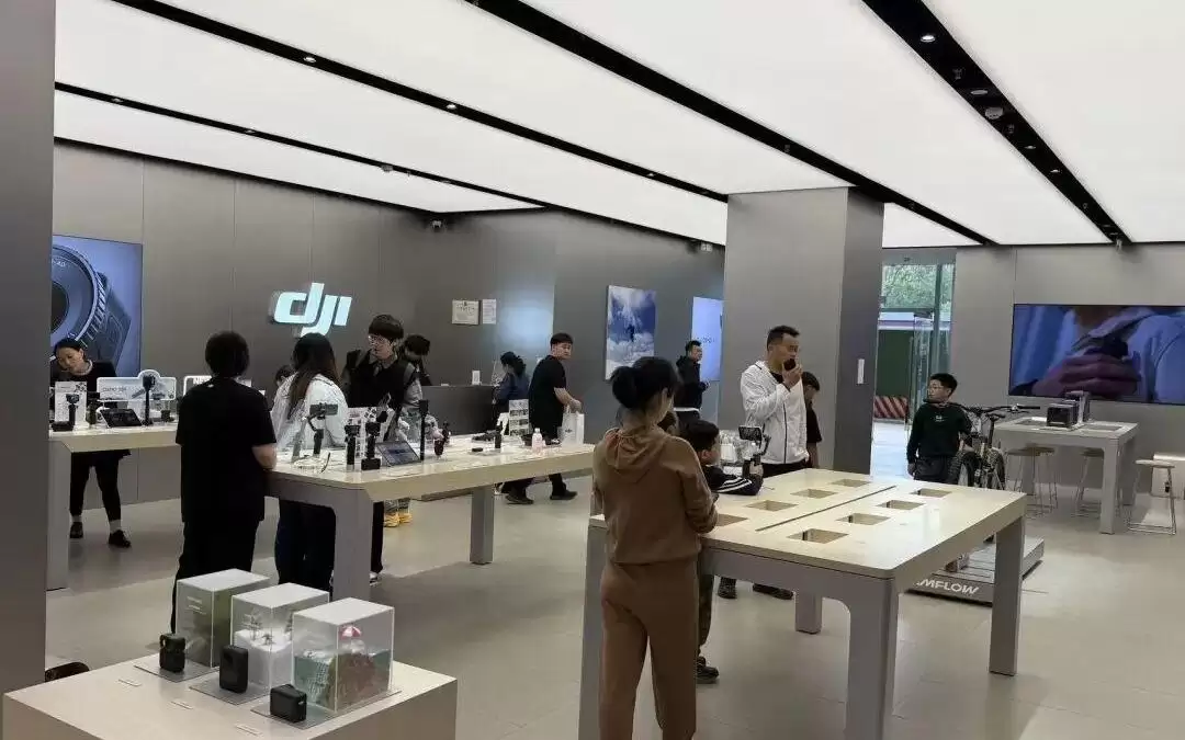 价格大跳水，网友惊呼买早了！两大巨头正面交锋，最高直降2500元，几乎所有品类“你降我也降”