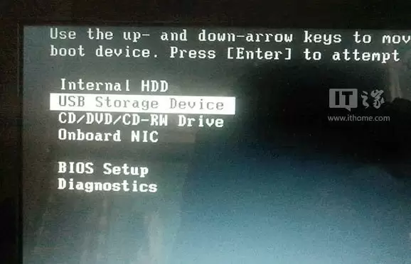 Win10 系统安装教程：开机启动菜单中选择 USB Storage Device 从 U 盘启动。