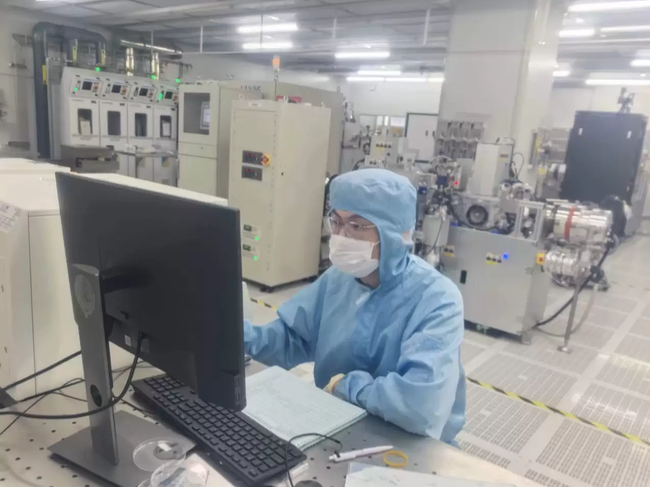 南邮光擎智算团队：GaN基Micro-LED光计算芯片从理论到流片的突破